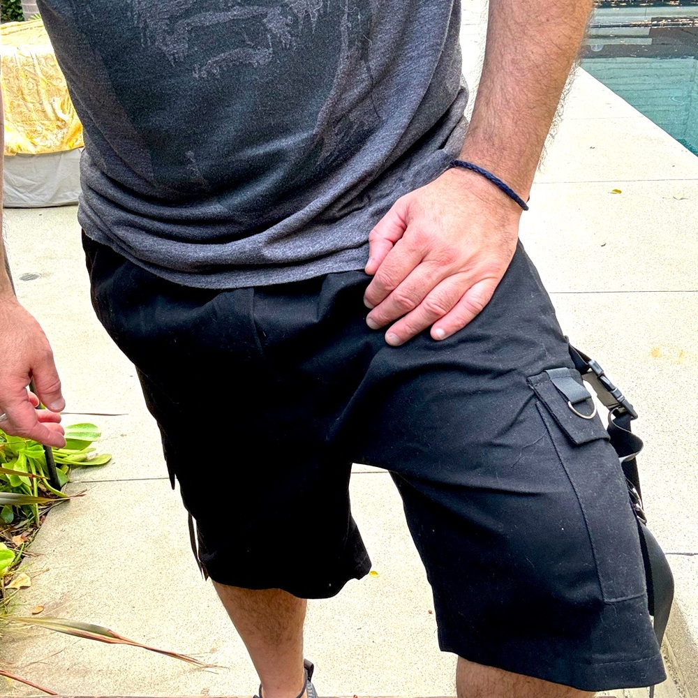 Super cool! BLACK cargo shorts! with 4 pockets and stylish straps!
